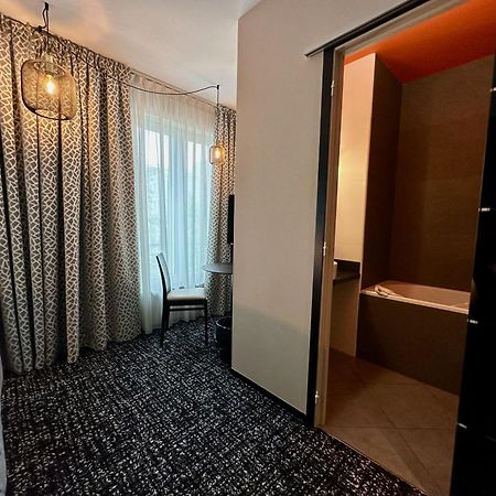 The Originals Boutique, Hotel De La Paix, Brest Bagian luar foto