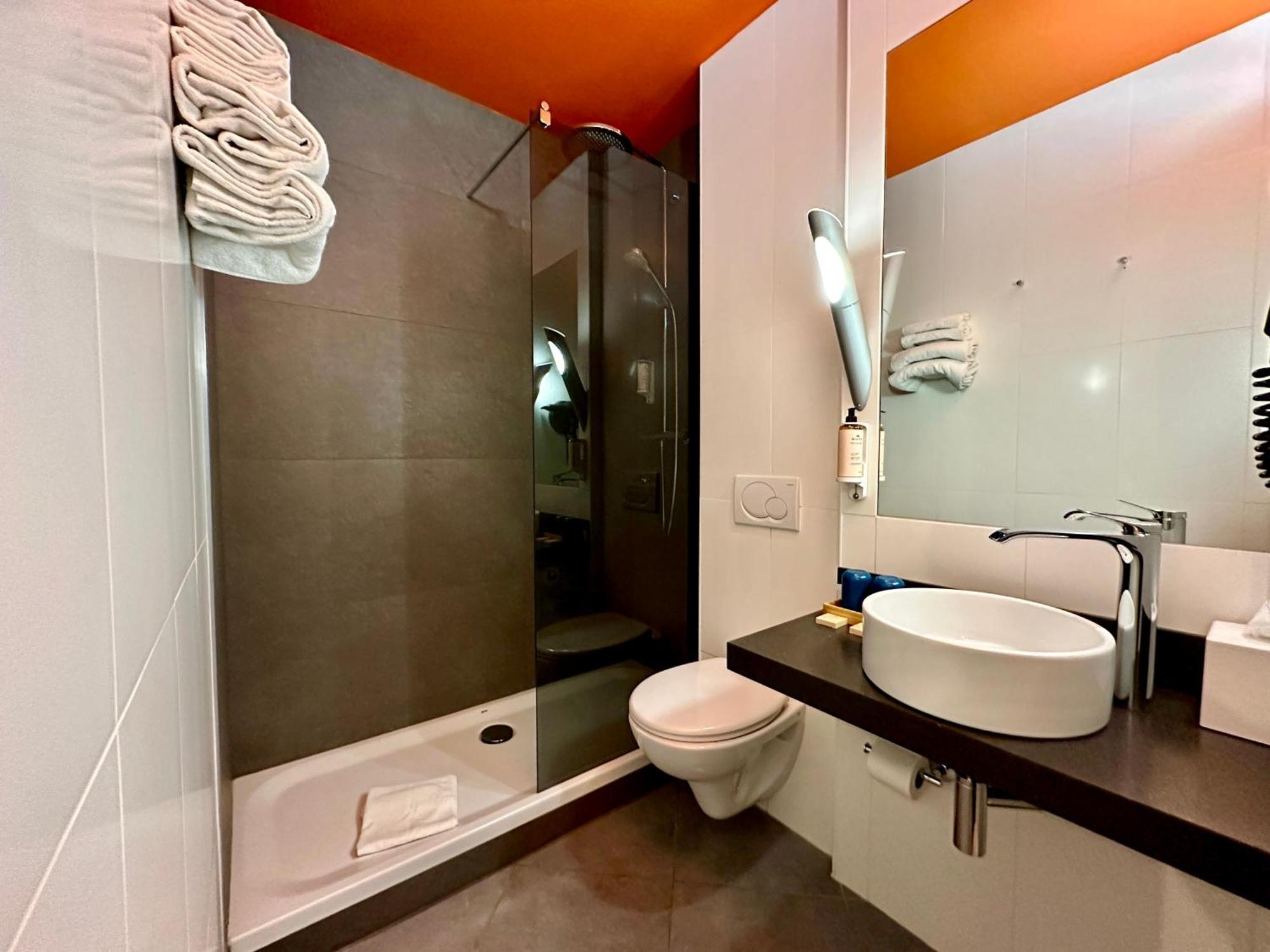 The Originals Boutique, Hotel De La Paix, Brest Bagian luar foto